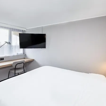 Hotel Campanile Nature - Bordeaux Sud Talence 3*