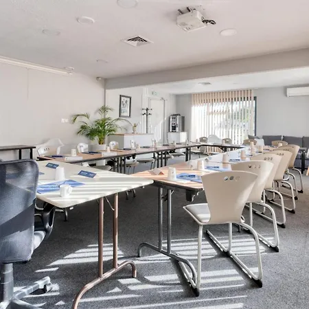 Campanile Nature - Bordeaux Sud Talence Otel