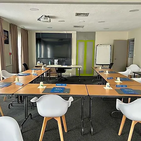Campanile Nature - Bordeaux Sud Talence 3* Крадиньян