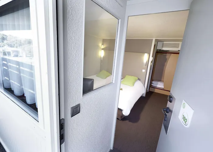 Hotel Campanile Nature - Bordeaux Sud Talence 3*